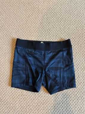 lululemon size 8 Women’s Black Athletic Compression Shorts vintage